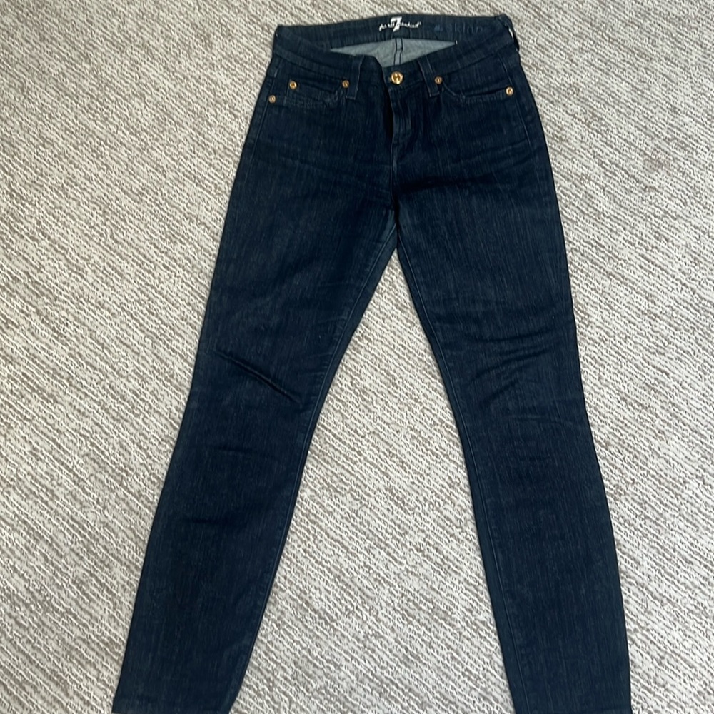 7 for all mankind “the skinny” dark wash denim. Size 25. Approx inseam is 26”.